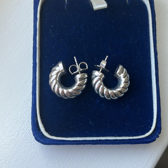 David Yurman 925 14K Sterling Silver Cable Sculpted Shrimp Huggie Hoop Earrings - Picture 4 of 5